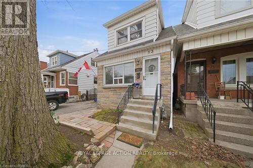 13 DEVONPORT STREET  Hamilton, ON L8R 3C5