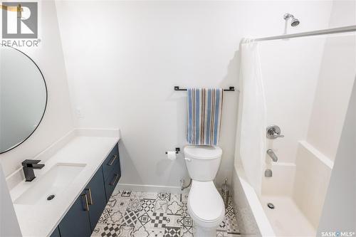 1002 Maplewood Drive, Moose Jaw, SK - Indoor Photo Showing Bathroom