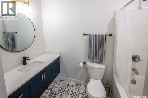 1002 Maplewood Drive, Moose Jaw, SK - Indoor Photo Showing Bathroom