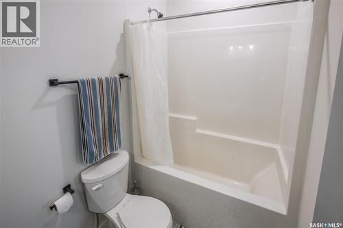 1002 Maplewood Drive, Moose Jaw, SK - Indoor Photo Showing Bathroom