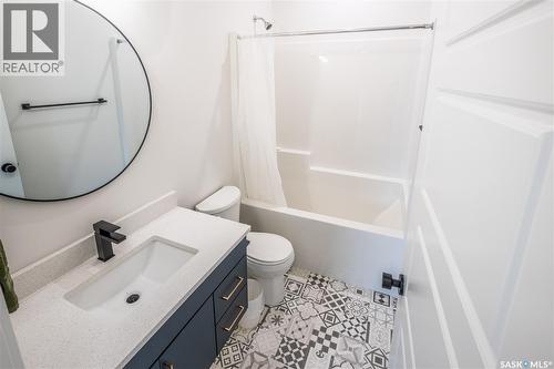 1002 Maplewood Drive, Moose Jaw, SK - Indoor Photo Showing Bathroom