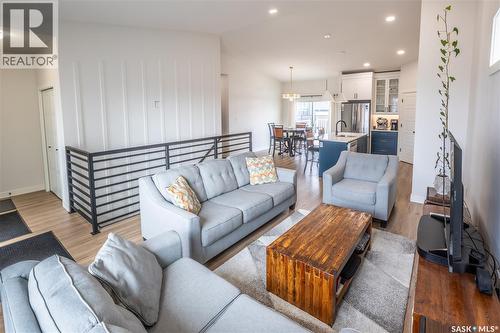 1002 Maplewood Drive, Moose Jaw, SK - Indoor Photo Showing Living Room