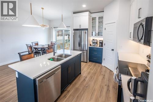 1002 Maplewood Drive, Moose Jaw, SK - Indoor Photo Showing Kitchen With Double Sink With Upgraded Kitchen
