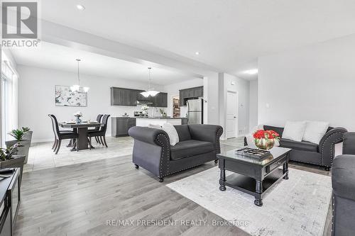 505 Sophia Crescent, London North, ON - Indoor Photo Showing Living Room
