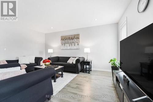 505 Sophia Crescent, London North, ON - Indoor Photo Showing Living Room