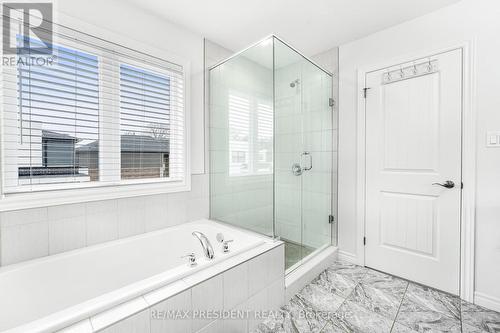 505 Sophia Crescent, London North, ON - Indoor Photo Showing Bathroom