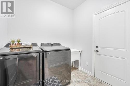 505 Sophia Crescent, London North, ON - Indoor Photo Showing Laundry Room