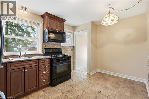 58 Lowrey Avenue S, Cambridge, ON - Indoor Photo Showing Kitchen