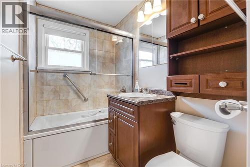 58 Lowrey Avenue S, Cambridge, ON - Indoor Photo Showing Bathroom