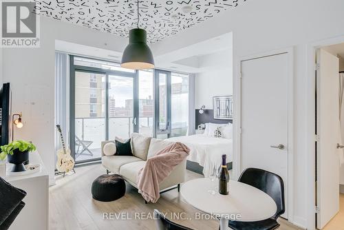 609 - 185 ROEHAMPTON AVENUE  Toronto, ON M4P 0C6