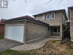 56 GRAY CRESCENT Richmond Hill, ON L4C 5V5