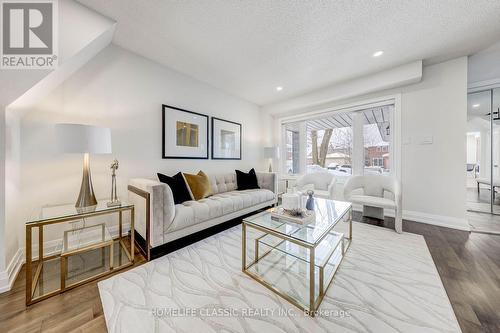 56 Gray Crescent, Richmond Hill, ON - Indoor Photo Showing Living Room