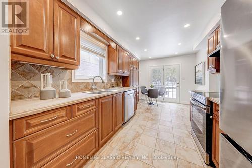 56 Gray Crescent, Richmond Hill, ON - Indoor Photo Showing Kitchen With Double Sink