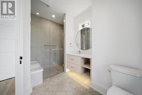 2556 Glengarry Road, Mississauga, ON - Indoor Photo Showing Bathroom