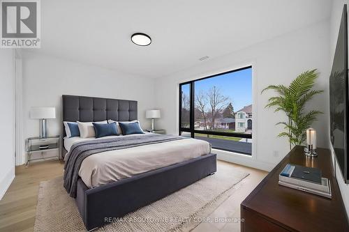 2556 Glengarry Road, Mississauga, ON - Indoor Photo Showing Bedroom