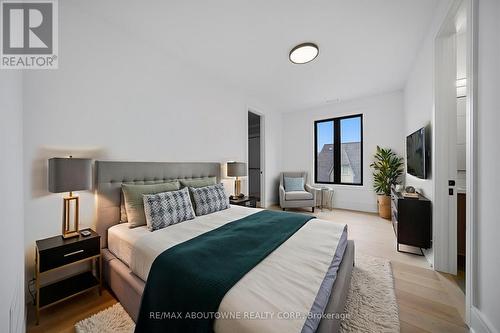 2556 Glengarry Road, Mississauga, ON - Indoor Photo Showing Bedroom