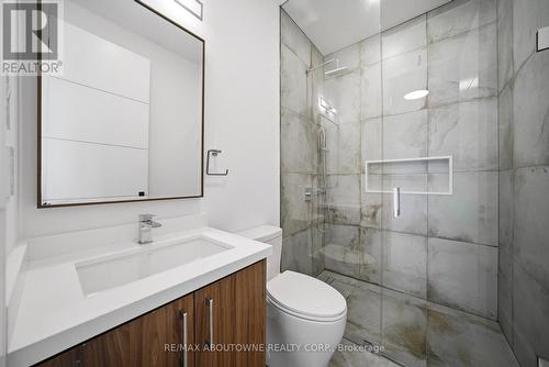 2556 Glengarry Road, Mississauga, ON - Indoor Photo Showing Bathroom