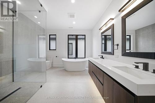 2556 Glengarry Road, Mississauga, ON - Indoor Photo Showing Bathroom