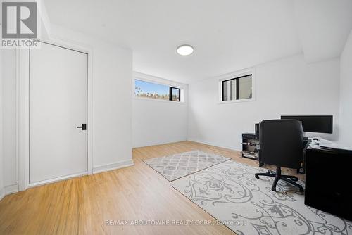 2556 Glengarry Road, Mississauga, ON - Indoor