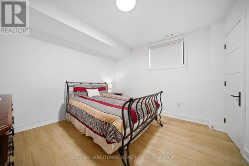 2556 Glengarry Road, Mississauga, ON - Indoor Photo Showing Bedroom