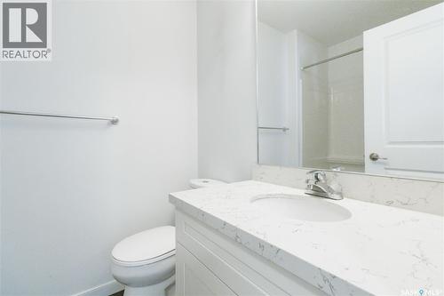 453 L Avenue S, Saskatoon, SK - Indoor Photo Showing Bathroom