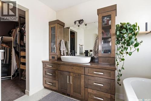 2722 Alfred Crescent, Regina, SK - Indoor Photo Showing Bathroom