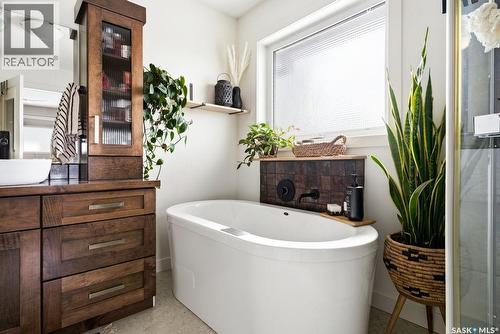 2722 Alfred Crescent, Regina, SK - Indoor Photo Showing Bathroom