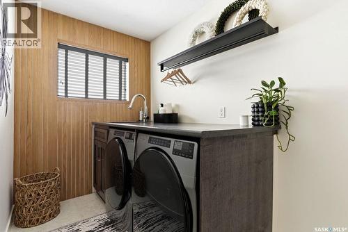 2722 Alfred Crescent, Regina, SK - Indoor Photo Showing Laundry Room