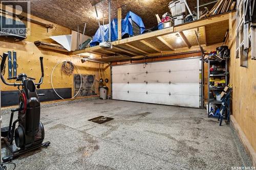 2722 Alfred Crescent, Regina, SK - Indoor Photo Showing Garage