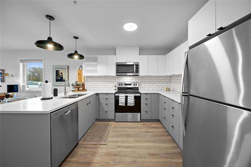 218 1525 Saskatchewan Avenue, Portage La Prairie, MB - Indoor Photo Showing Kitchen With Double Sink With Upgraded Kitchen