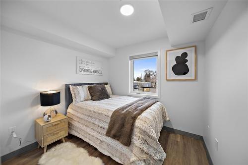 218 1525 Saskatchewan Avenue, Portage La Prairie, MB - Indoor Photo Showing Bedroom