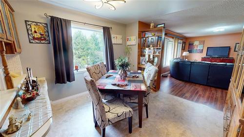 99021 14 Road E, Teulon, MB - Indoor