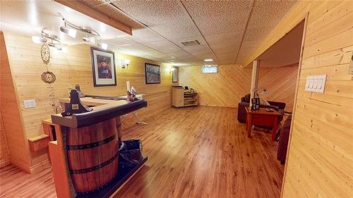 99021 14 Road E, Teulon, MB - Indoor