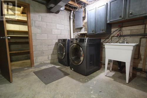 3524 Birchmeadow Crescent, Mississauga, ON - Indoor Photo Showing Laundry Room