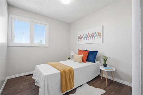 B 67 Apple Lane, Winnipeg, MB - Indoor Photo Showing Bedroom