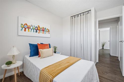 B 67 Apple Lane, Winnipeg, MB - Indoor Photo Showing Bedroom