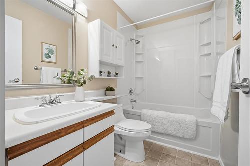 B 67 Apple Lane, Winnipeg, MB - Indoor Photo Showing Bathroom