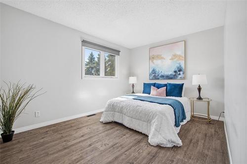 B 67 Apple Lane, Winnipeg, MB - Indoor Photo Showing Bedroom