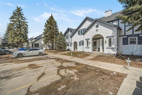 B 67 Apple Lane, Winnipeg, MB - Outdoor With Facade