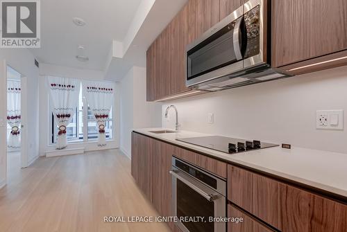 410 - 15 Richardson Street, Toronto, ON - Indoor Photo Showing Kitchen