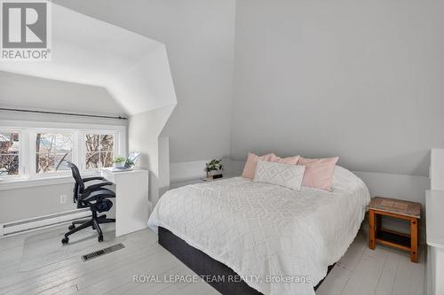 307 Fairmont Avenue, Ottawa, ON - Indoor Photo Showing Bedroom