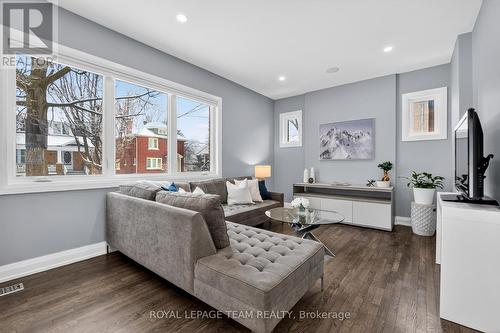 307 Fairmont Avenue, Ottawa, ON - Indoor Photo Showing Living Room