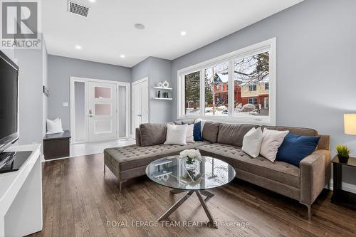 307 Fairmont Avenue, Ottawa, ON - Indoor Photo Showing Living Room