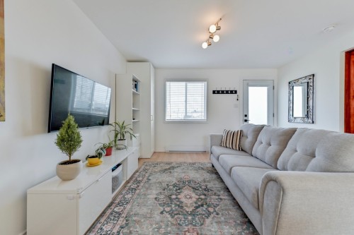 Salon - 6 Rue Longtin, Saint-Constant, QC - Indoor Photo Showing Living Room