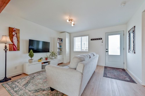 Salon - 6 Rue Longtin, Saint-Constant, QC - Indoor Photo Showing Living Room