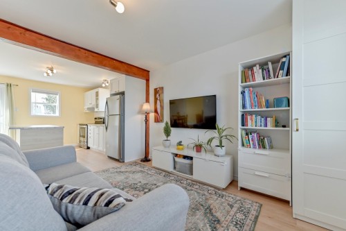 Salon - 6 Rue Longtin, Saint-Constant, QC - Indoor Photo Showing Bedroom