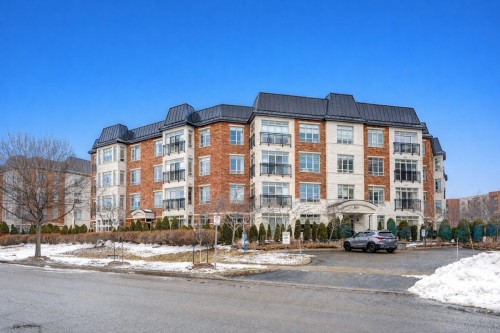 208-4455 Rue des Francs-Bourgeois  Boisbriand, QC J7H 0C8