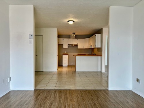 Dining Room - 402-55 Rue Beauséjour, La Prairie, QC - Indoor Photo Showing Kitchen