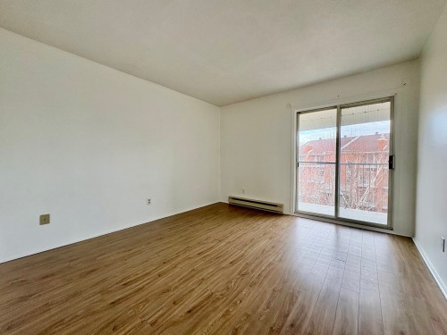 Master Bedroom - 402-55 Rue Beauséjour, La Prairie, QC - Indoor Photo Showing Other Room