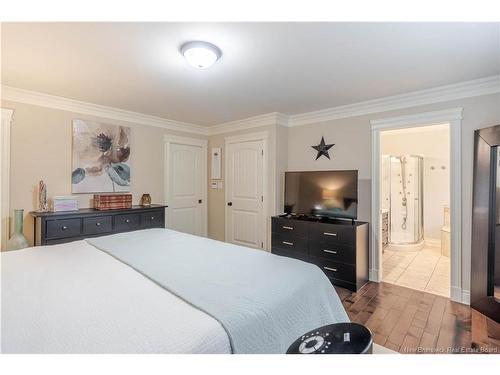 24 Savannah Crt, Fredericton, NB 